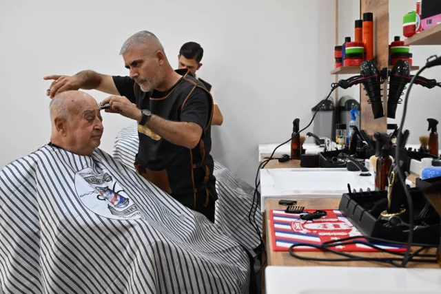 Manisa’da Emeklilere Uygun Fiyatlı Berber ve Kuaför! Saç Kesimi 200 TL’den Başlıyor