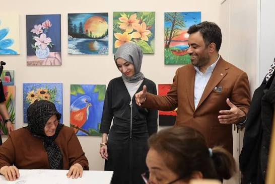 70 Yaşından Sonra Yeni Hobi Edindiler! Emekli Üç Arkadaş Torunlarına Oyuncak Yapıyor