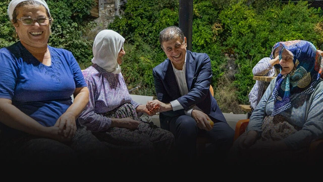İzmir’de Emeklilere Çifte Destek! 8 Bin TL’ye Varan Yardım, Ücretsiz Gezi ve Su İndirimi